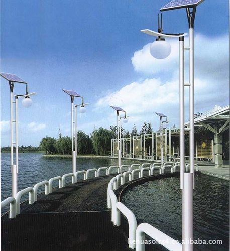 厂家直销太阳能LED路灯 寿命长、免维护的户外照明首选